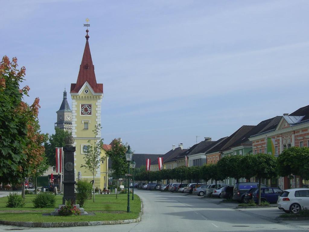 Gasthof Gruenling Wallsee Exterior photo